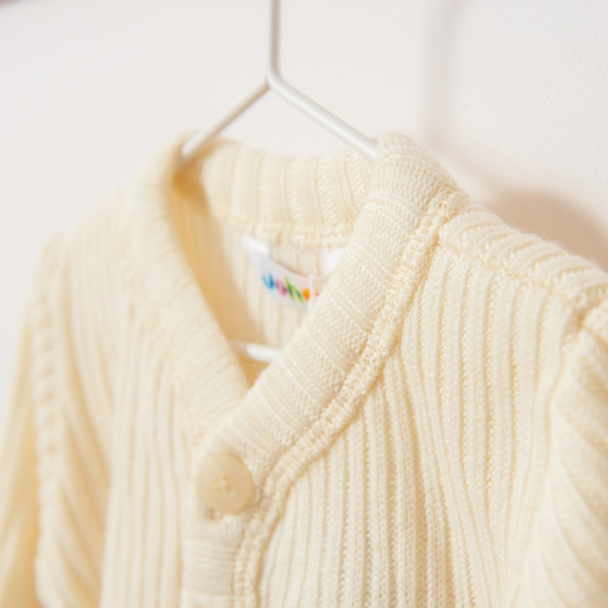 Gilet bébé en laine mérinos – écru Joha – Image 3